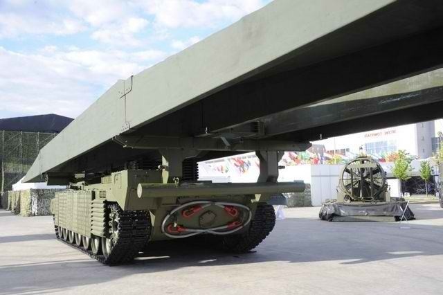 Уралвагонзавод показал на «Армии-2019» новейший мостоукладчик Армия и флот,сделано у нас