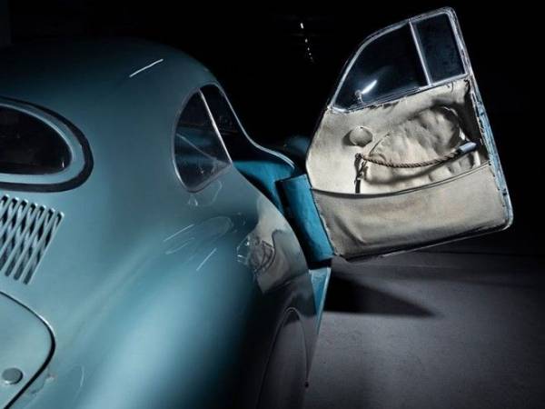 8 раритетных фото самого старого в мире Porsche Интересное