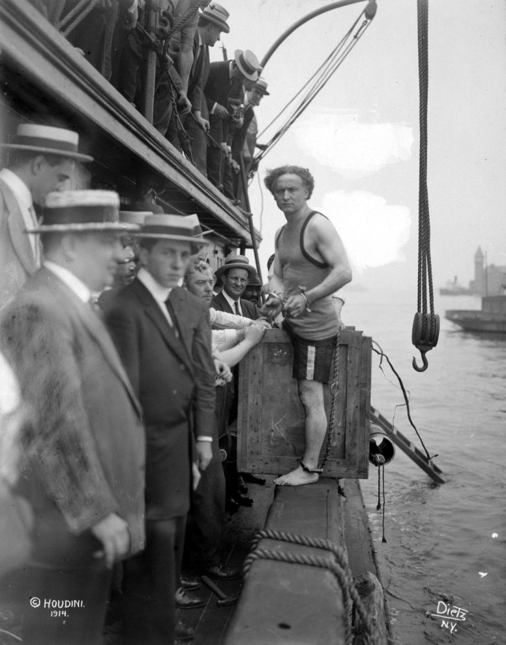 Редкие фотографии Гарри Гудини — известного мага начала 20-го века Интересное