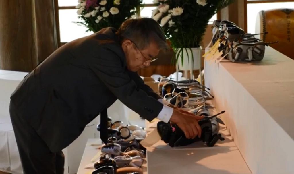 Такое возможно только в Японии: монахи буддисты провели панихиду по собакам-роботам Интересное