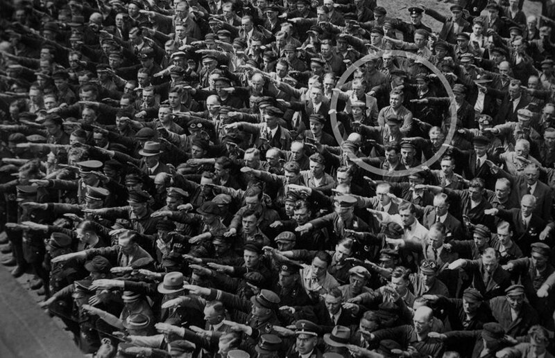 Истории самых известных фото 20 века: Человек в толпе   Интересное