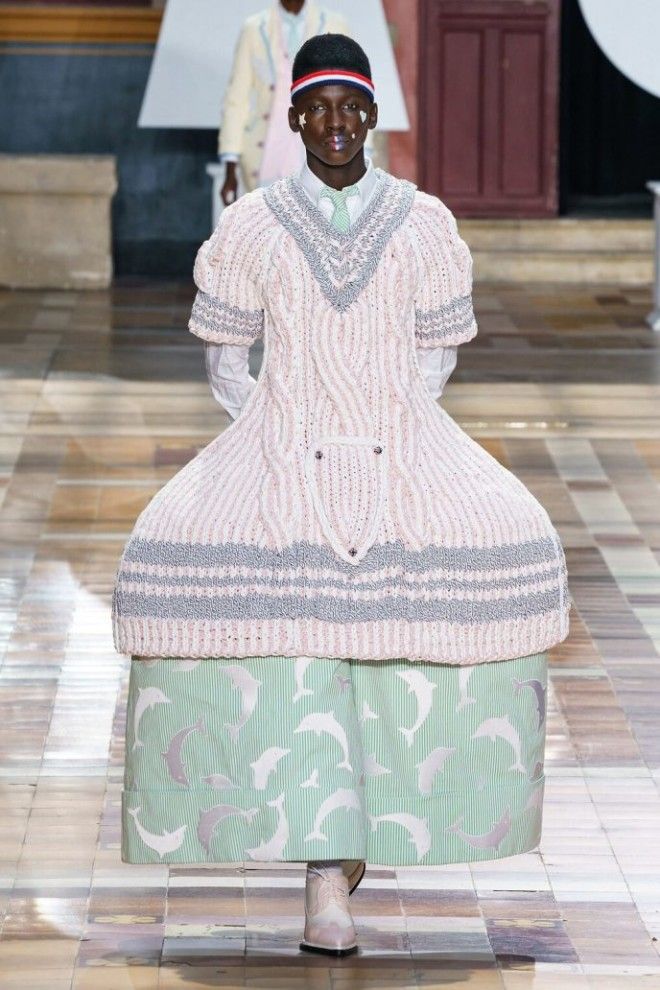 Юбочки и платья: представлена мужская коллекция на парижской неделе моды 