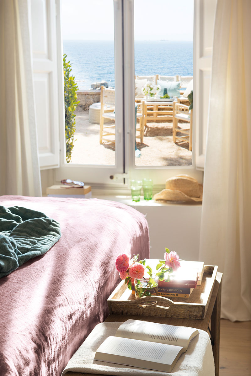 Завтрак у моря: пляжный домик в Испании дом у моря,интерьер и дизайн,Испания,испанский стиль,пляжный дом,полезные советы,теплые тона,терраса