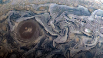 NASA показало удивительные облака Юпитера Космос